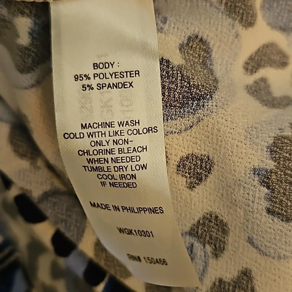 41 Hawthorn Aliska Sleeveless Front Wrap Surplice V-Neck Blouse - Picture 10 of 10